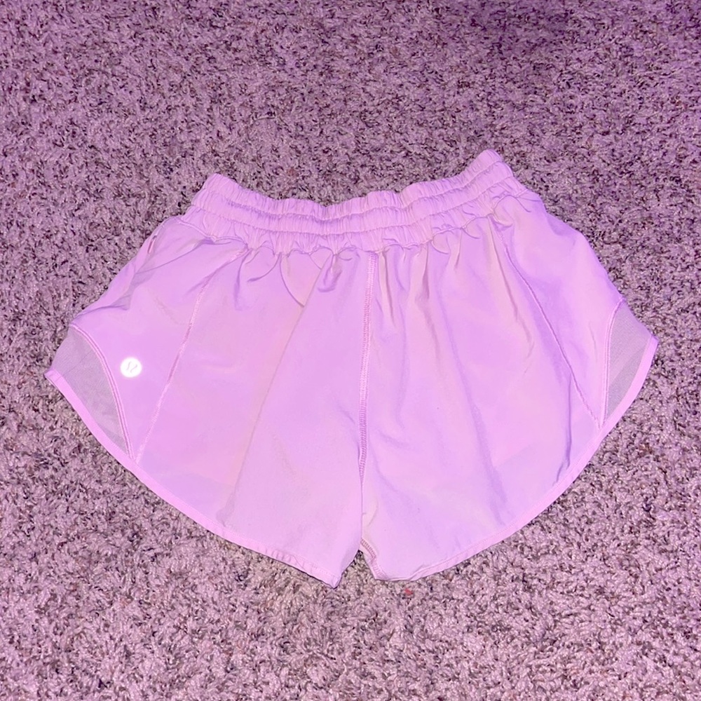 lululemon light pink hotty hot shorts size 2 2.5”